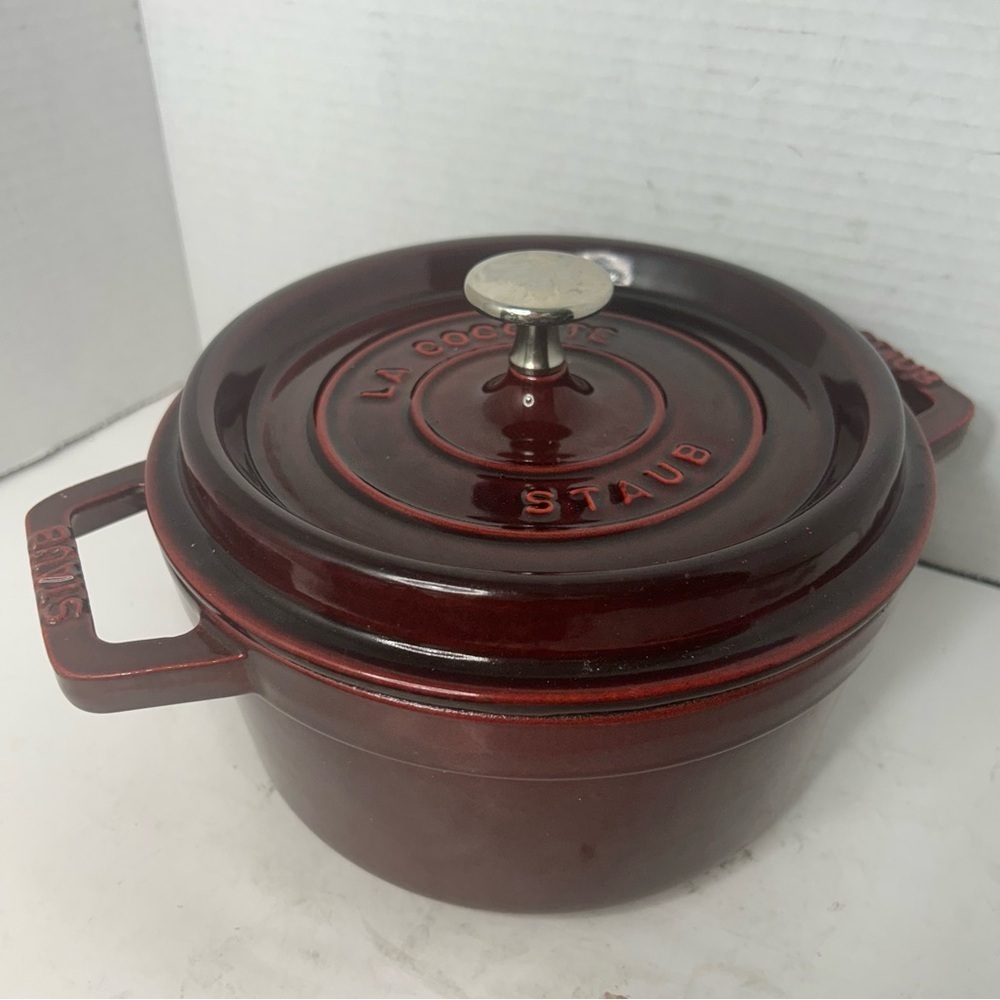 La Cocotte Staud Cast Iron Bean Bot Made in France Lid Heavy Red READ